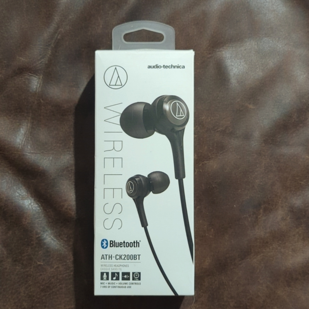 Wireless Bluetooth headphones